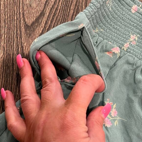 American Eagle Womens Smocked High Waist Shorts 100% Viscose Floral Green Size S - Picture 6 of 6